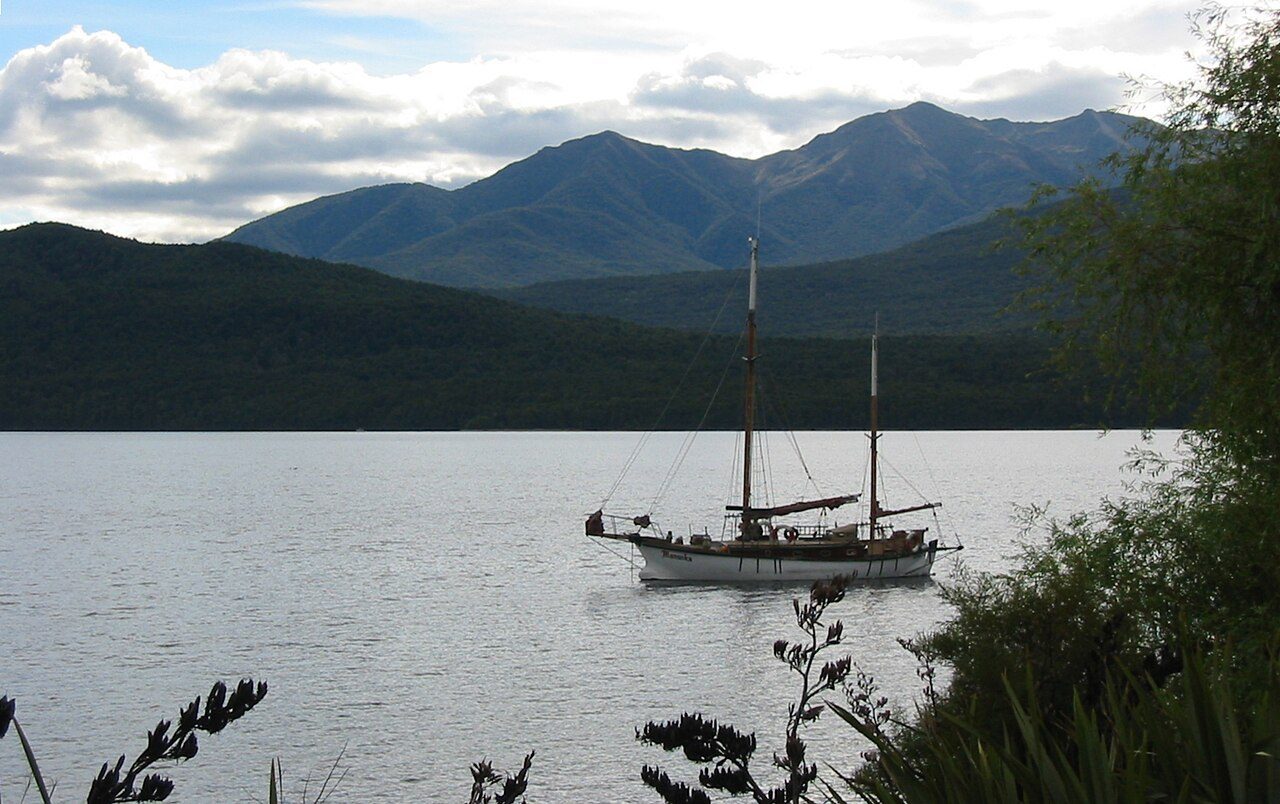 Lake Te Anau and kayaking